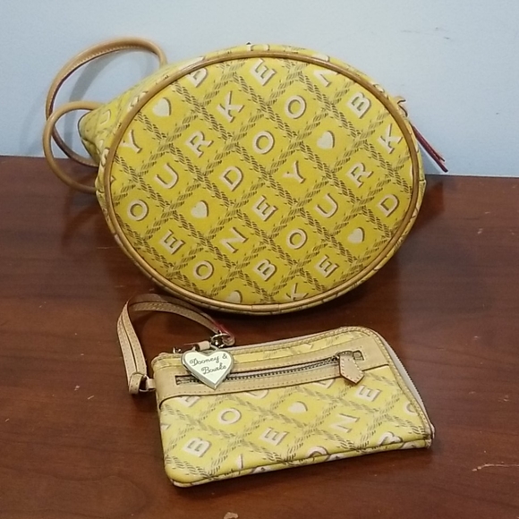 Dooney & Bourke puzzle bucket bag&wristlet wallet - Picture 10 of 16